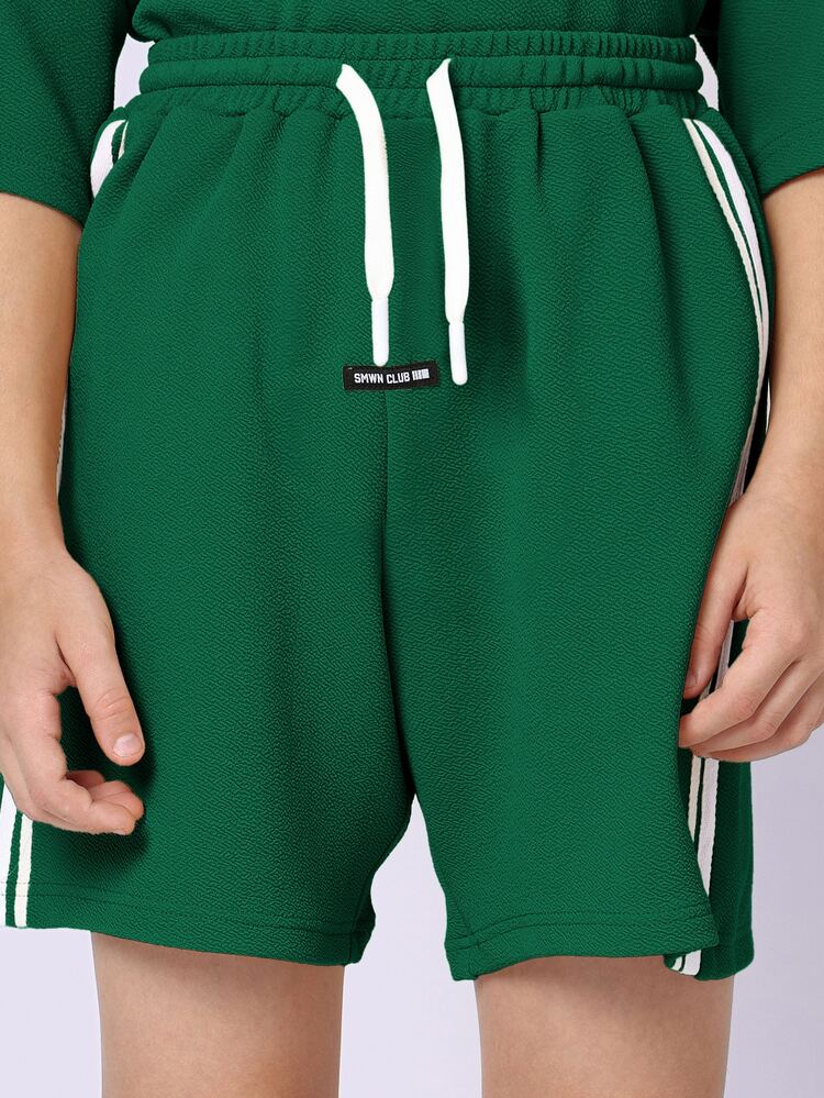 Ensemble coordonné Top à col ras du cou à manches courtes et short assorti avec détail de rayure latérale, style décontracté d'été pour tous les jours pour garçons