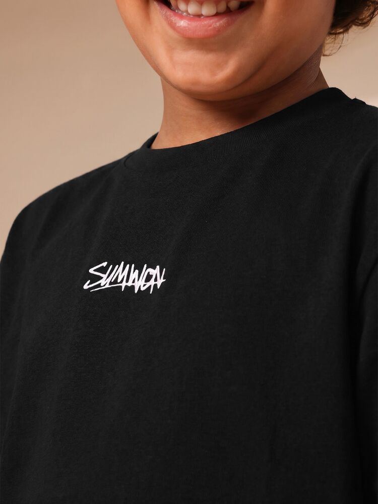 Camiseta de algodón casual de manga corta y cuello redondo con gráfico de balón negra para niños en verano