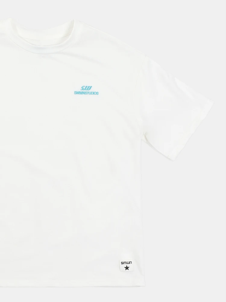 Camiseta de manga corta con cuello redondo y texto de marca impreso en el pecho para niños, uso casual de verano y primavera