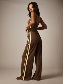 Missguided x Playboy Bộ đồ hai mảnh gồm áo tank top màu nâu và quần ống rộng in logo thỏ, điểm nhấn là sọc vàng bên hông. - màu nâu - Xem 2