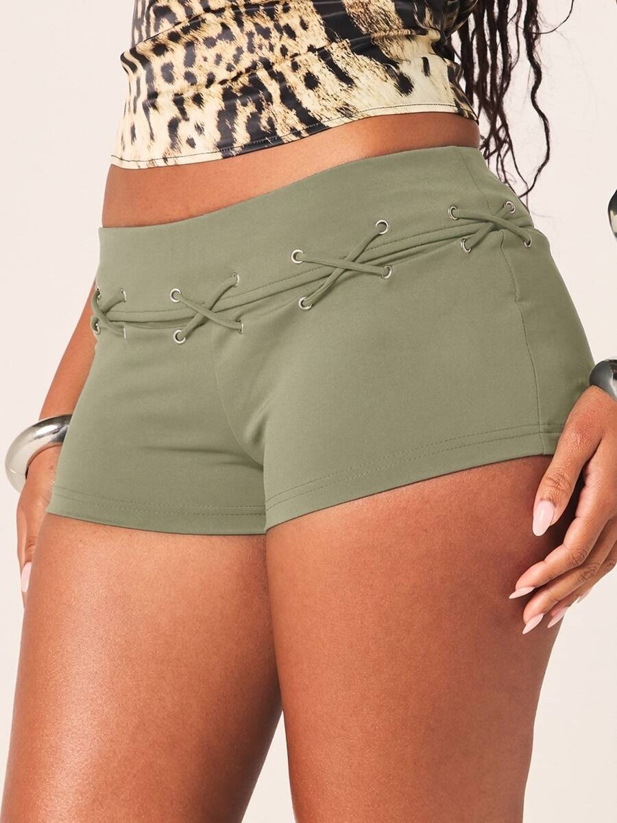 MISSGUIDED 低腰系带镂空热裤迷你短裤，适合夏季街头节日穿着 - 軍綠色 - 查看 1