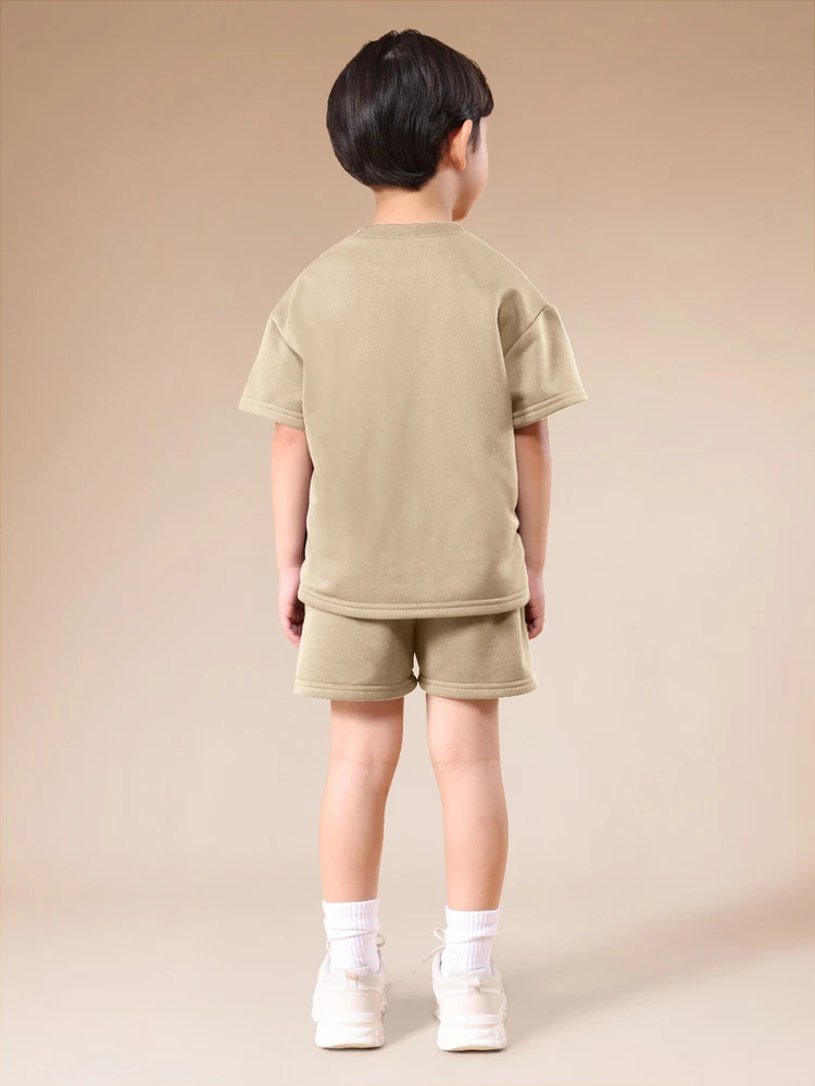 Camiseta de Manga Curta com Gola Careca Verde Sálvia e Shorts com Cordão Coordenados, Casual de Verão para Uso Diário e Brincadeiras