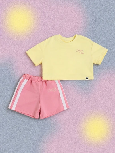 SUMWON Bộ áo thun ngắn tay màu vàng và quần short hồng, cổ tròn, cạp cao, thích hợp cho trang phục thường ngày mùa hè.