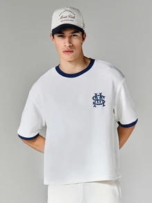SUMWON Camiseta de cuello redondo de manga corta con ajuste cuadrado, bordado con monograma y detalles de ribete en contraste azul marino - Blanco - Ver 1