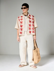 SUMWON Kemeja Beige Lengan Pendek Bordir Bunga dengan Kancing Depan Motif Mawar Merah Gaya Kasual Musim Panas untuk Resor Ringan Tenun Potongan Reguler Atasan Kerah - Khaki - View 3