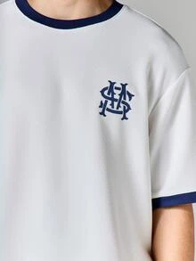 SUMWON Camiseta de cuello redondo de manga corta con ajuste cuadrado, bordado con monograma y detalles de ribete en contraste azul marino - Blanco - Ver 4