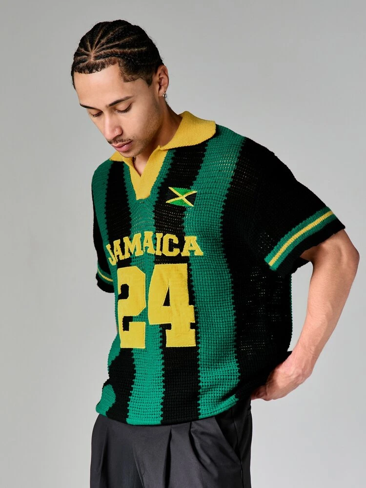 Polo tricoté au crochet avec motif de rayures verticales, col en V et graphique Jamaïque. Top d'été pour festival