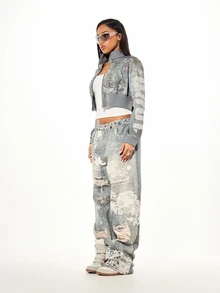 SUMWON WOMEN Áo khoác bomber denim dáng ngắn với họa tiết graffiti, cổ đứng, khóa kéo, cổ tay bo gân, phong cách đường phố. - Nhiều màu - Xem 4