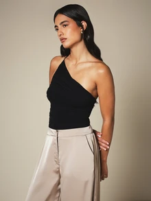KSTM Body asimétrico de un solo hombro con espalda abierta y detalle fruncido, estilo ajustado para fiestas y salidas nocturnas - Negro - Ver 4
