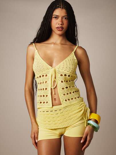 MISSGUIDED Bộ đồ hai mảnh gồm áo croptop buộc dây phía trước và chân váy ngắn xếp ly, thích hợp cho kỳ nghỉ hè ở bãi biển.