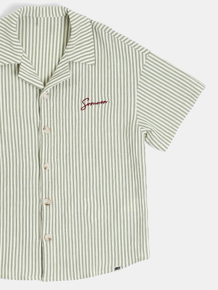 Camisa de manga corta con cuello de campamento a rayas, informal y casual para vacaciones de verano para niños de talla grande