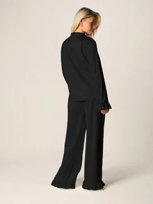 MISSGUIDED Conjunto de pijama con camisa de dormir de botones de popelina y pantalón ancho con volantes en el bajo, ropa de estar en casa cómoda - Negro - Ver 2