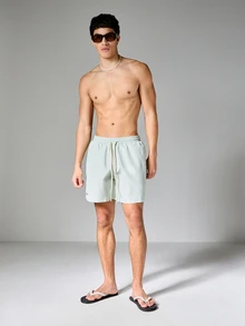 PLAYBOY X SUMWON Shorts de baño gráficos con cintura elástica y cordón para playa y vacaciones de verano - verde menta - Ver 4