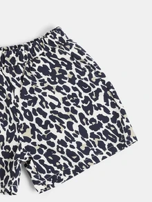 SUMWON Bộ đồ hai mảnh mùa hè cho bé gái gồm áo thun crop top và quần short họa tiết da báo, in số ở phía sau. - Màu Khaki - Xem 5