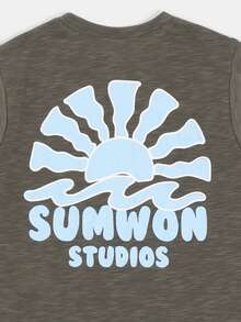 SUMWON Studios 男童无袖圆领背心，背面印有太阳和波浪图案，夏季休闲T恤 - 橄欖綠 - 查看 5