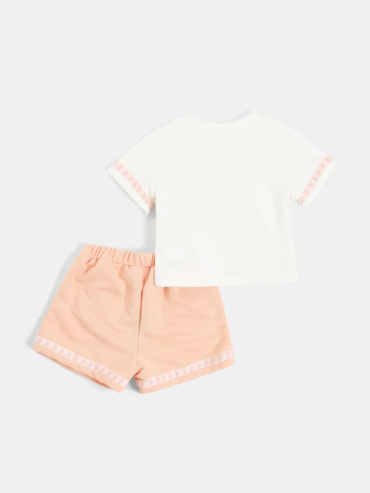 Mädchen Crew Neck Kurzarm T-Shirt und Shorts Co-Ord Set mit Herz-Tape-Detail, Sommer-Urlaubsoutfit Zweiteiler