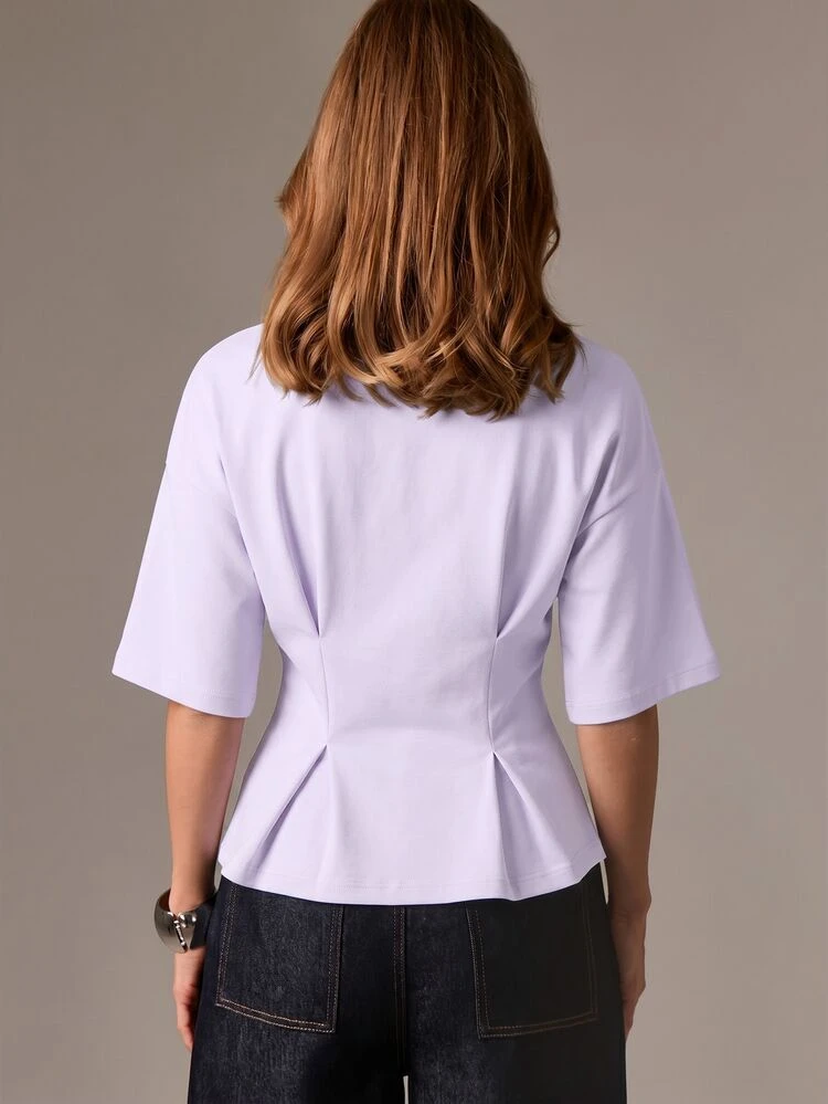Camiseta peplum con cintura plisada y cuello redondo