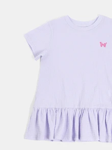 SUMWON Đầm thun dáng suông eo xếp ly với chất liệu nhăn nhẹ và logo hình bướm, tay ngắn, kiểu dáng mùa hè dành cho bé gái. - Màu tím hoa cà - Xem 4