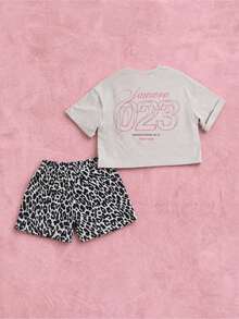 SUMWON Bộ đồ hai mảnh mùa hè cho bé gái gồm áo thun crop top và quần short họa tiết da báo, in số ở phía sau. - Màu Khaki - Xem 1