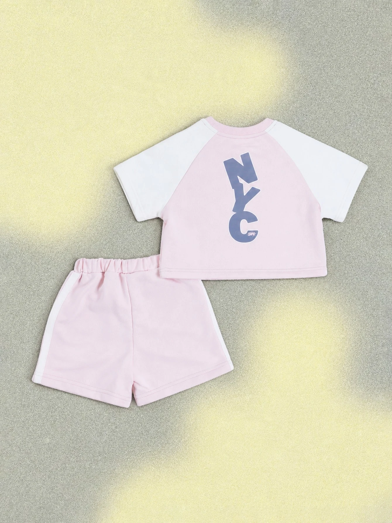 Ensemble coordonné t-shirt court raglan avec graphique NYC et short à taille élastique pour jeunes filles en été