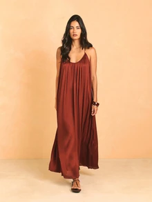 KSTM Gaun Maxi Longgar dengan Tali Manik-Manik dan Leher Bulat Berkerut, Cocok untuk Liburan Musim Panas di Pantai atau Resor. - Coklat - View 8