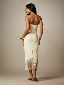 MISSGUIDED Gaun Midi Bodycon Tanpa Tali dengan Hiasan Rumbai di Bagian Bawah dan Belahan Belakang, Gaya Pesta yang Elegan - Aprikot - View 2