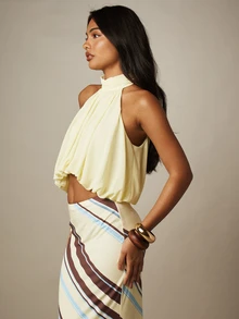 MISSGUIDED Blusa sin mangas de gasa con cuello halter, bajo abullonado y espalda descubierta, fluida y drapeada, ideal para verano y vacaciones - Amarillo claro - Ver 4