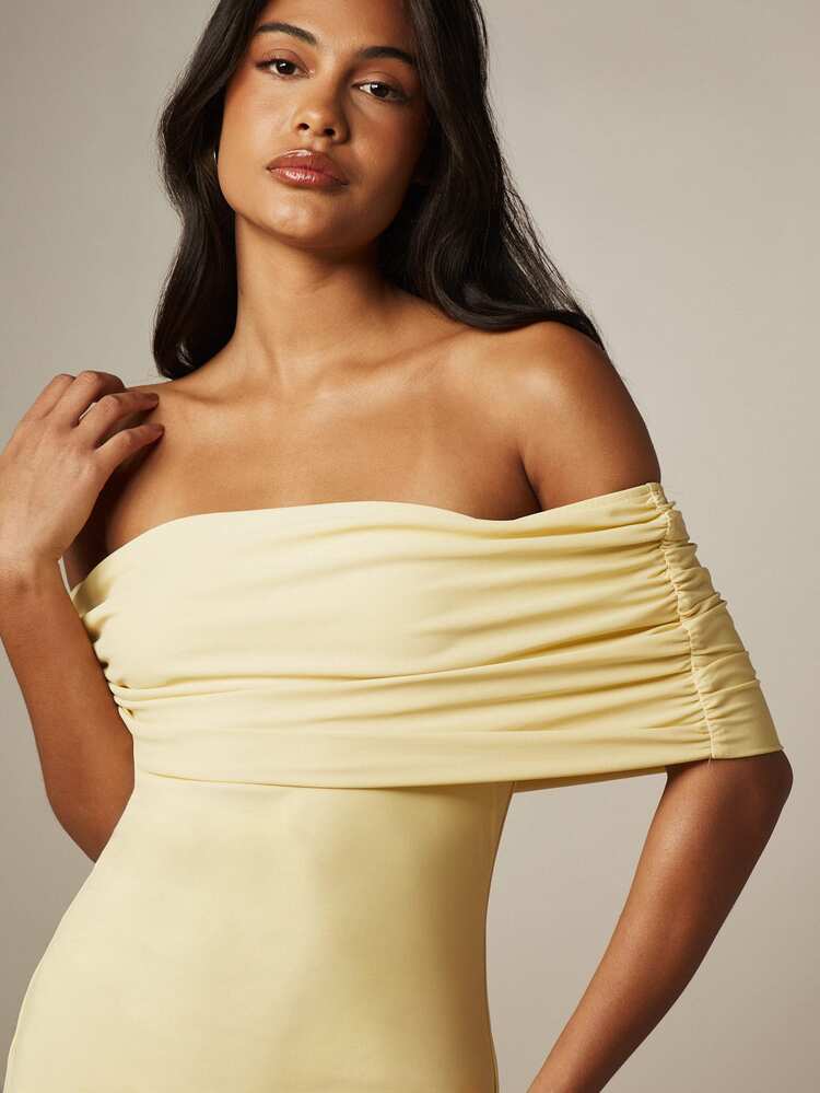 MISSGUIDED Off-Shoulder Maxi Dress With Ruched Bodice And Slit