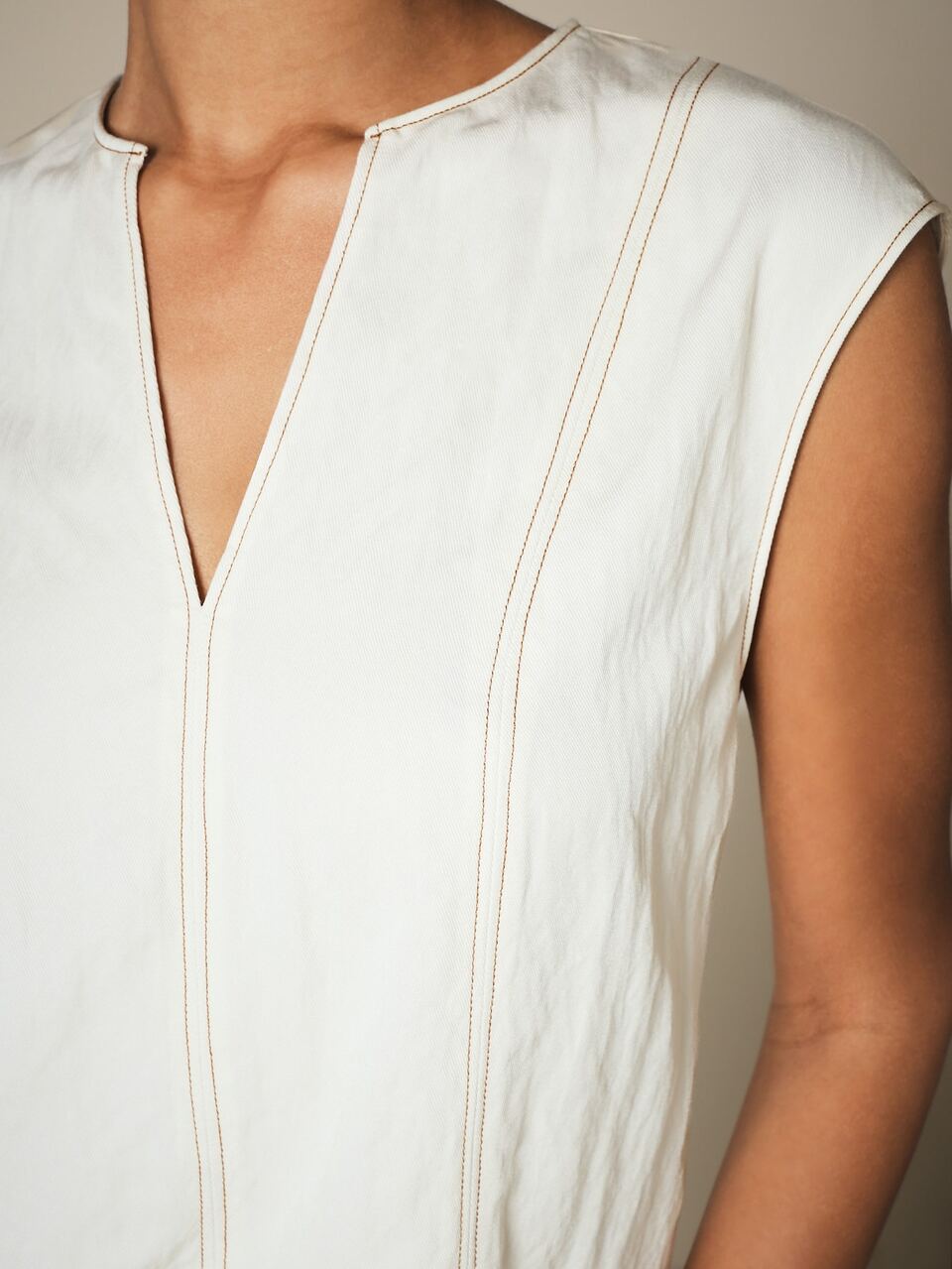 KSTM V-Neck Sleeveless Top With Contrast Stitching Detail And Structured Shoulders For Summer Teachers' Day Office Off-White Minimalist Elegant