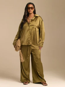 FASHION SZN 大尺碼寬鬆緞面襯衫，卡其綠色，工裝風簡約優雅時尚現代上班穿搭，優雅寬鬆版型 - 墨綠色 - 查看 4