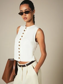 KSTM Áo vest ngắn không tay cài cúc phía trước với cúc họa tiết đồi mồi và cổ tròn, item thiết yếu cho mùa xuân hè. - Màu be - Xem 5