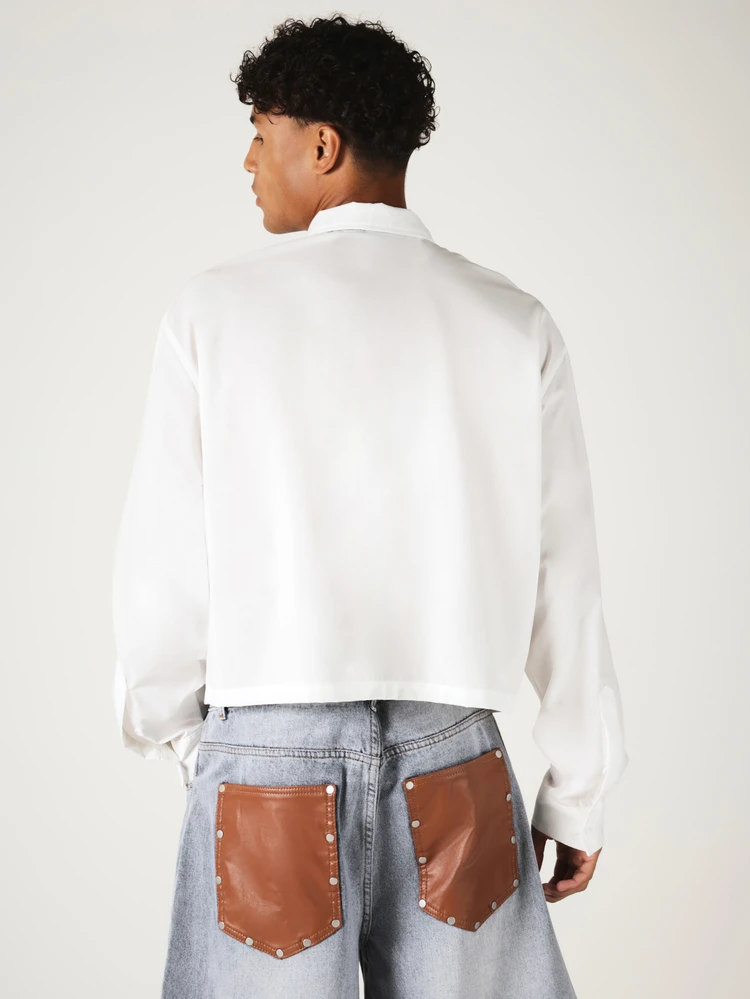 Camisa de Manga Longa com Botões e Ajuste Curto, Gola Clássica Pontuda e Bolso no Peito, Silhueta Oversized