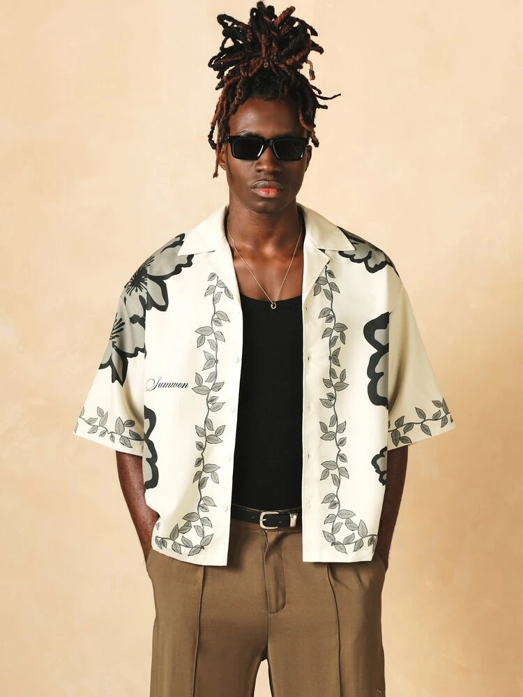 Camisa Cubana de Manga Curta Oversized com Gola Revere e Estampa de Borda Floral de Folhas para Férias de Verão