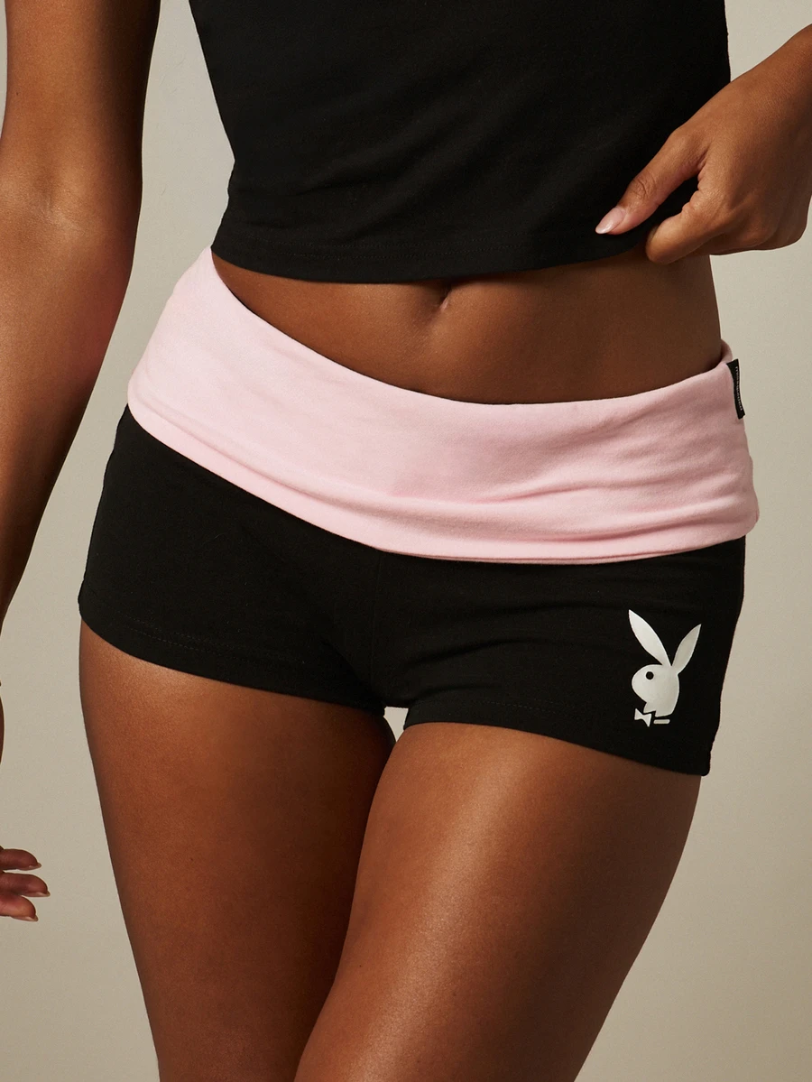 Missguided x Playboy 翻折腰带热裤，饰有兔子标志和印花翻折带 - 黑色 - 查看 1