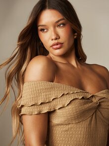 MISSGUIDED 露肩扭结前襟纹理针织长款连衣裙，带荷叶边细节和美人鱼裙摆 - 棕色 - 查看 5