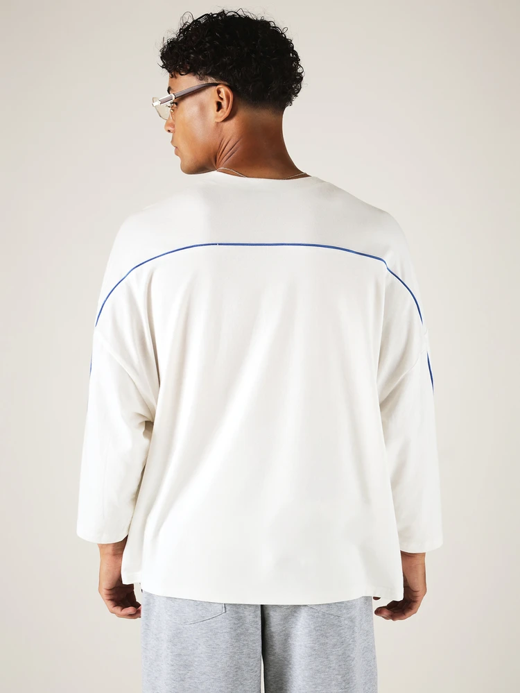 Camiseta Casual com Manga Curta Oversized, Detalhe em Piping Azul e Gola Careca, Streetwear