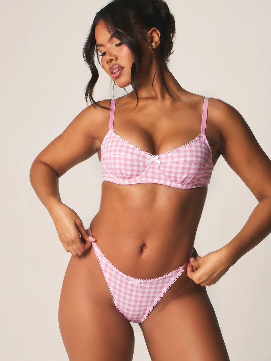 MISSGUIDED 格纹钢圈半罩杯文胸和丁字裤套装,饰有花边和蝴蝶结细节 - 粉色 - 查看 1