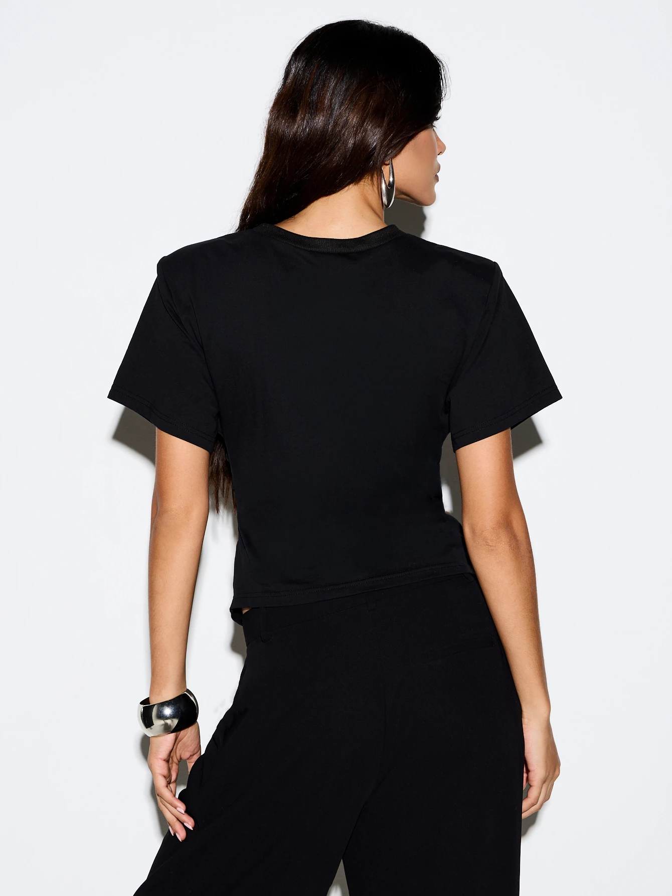 KIZN Ruched Crop T-Shirt With Cut-Out Wave Hem