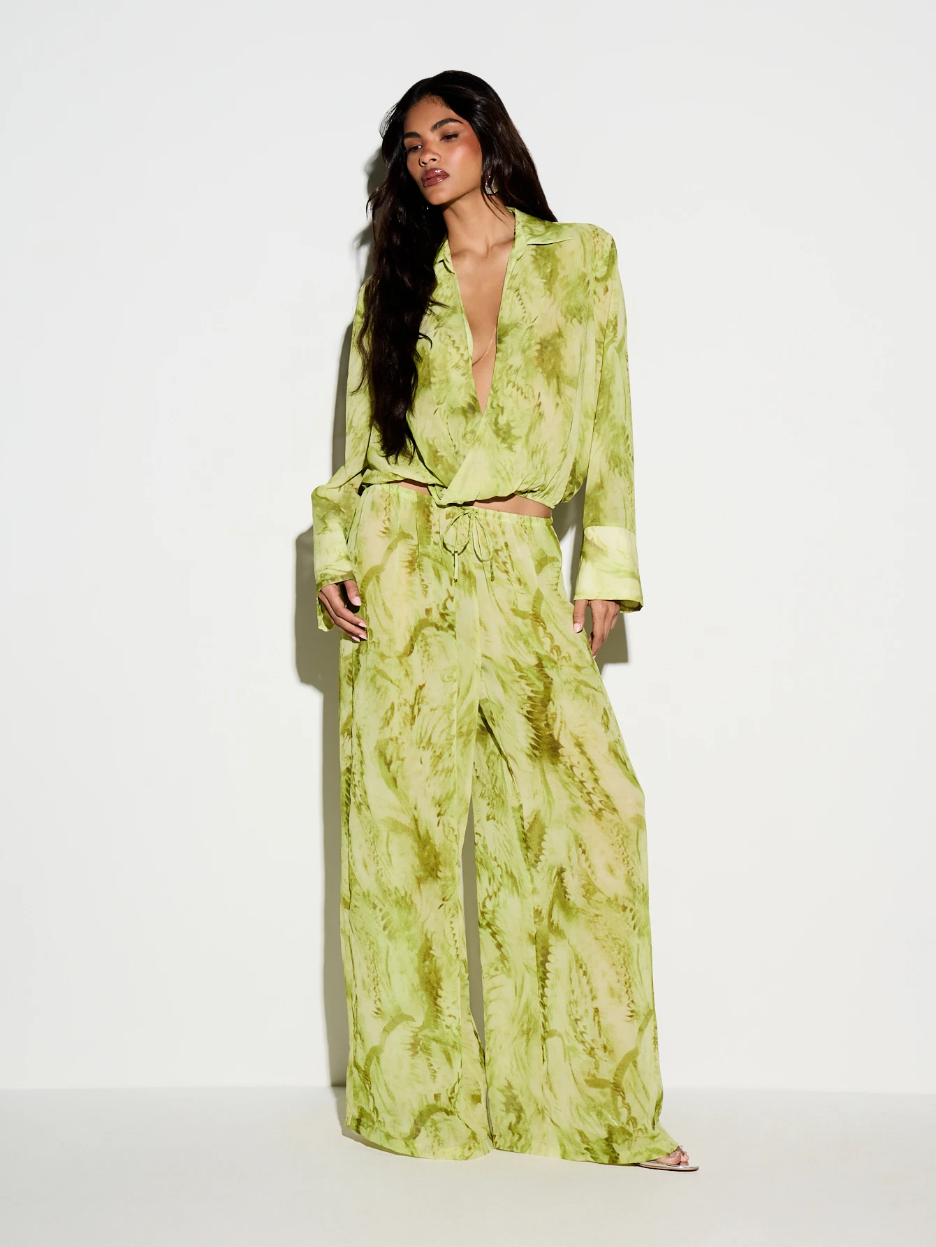 KIZN Abstract Printed Wide Leg Tie Front Trouser