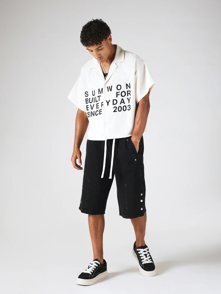 Lässige Jeans-Shorts mit elastischem Bund, Kordelzug, Seitenverschluss-Knöpfen und Cargo-Taschen für den Sommer