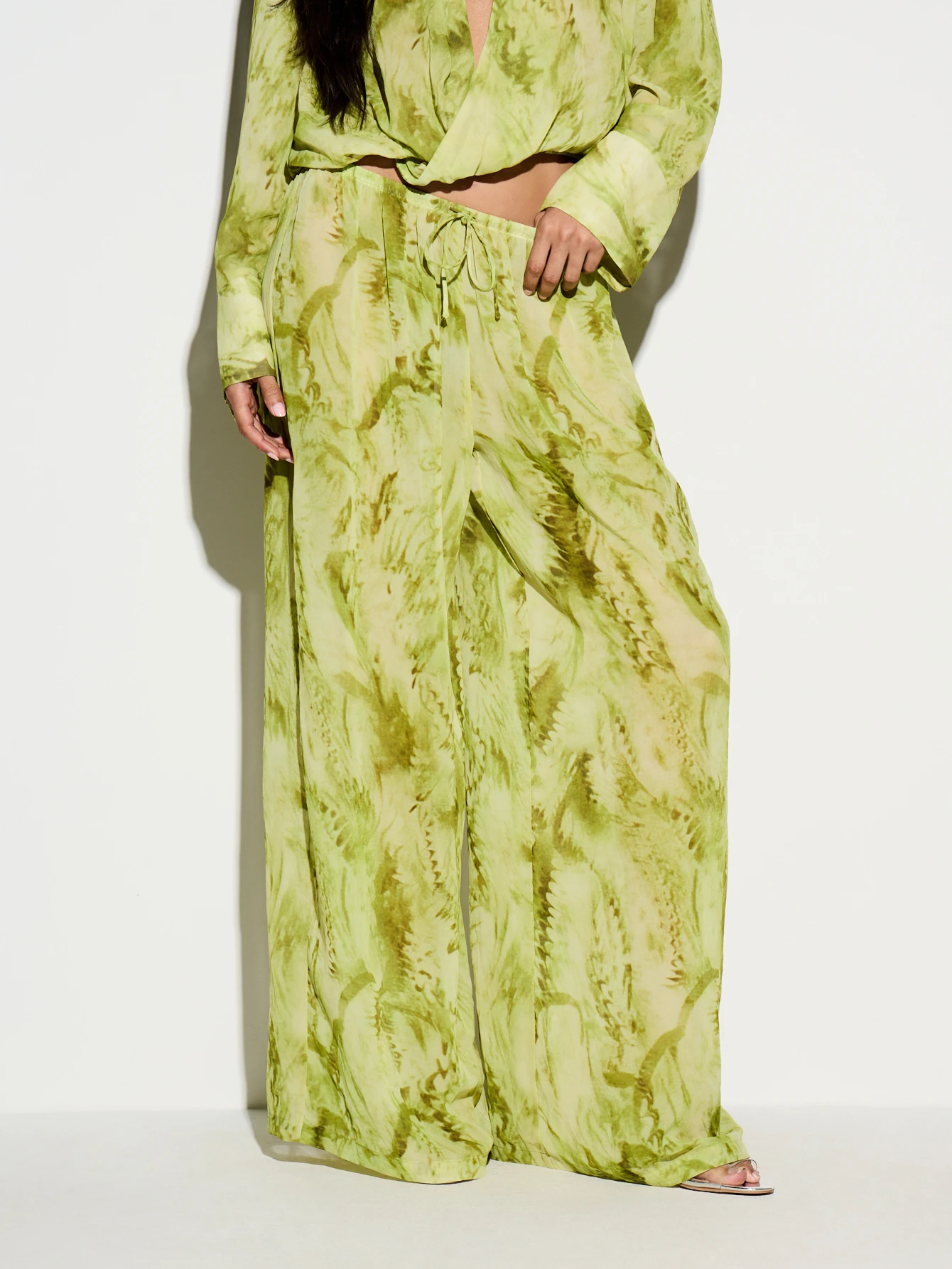 KIZN Abstract Printed Wide Leg Tie Front Trouser