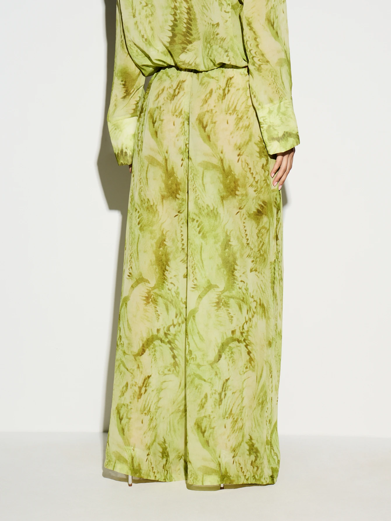 KIZN Abstract Printed Wide Leg Tie Front Trouser