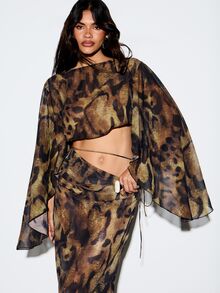 KIZN Áo kiểu lửng bằng chiffon in họa tiết, cổ thuyền, tay áo loe rộng ấn tượng, lưng hở với chi tiết buộc dây. - xanh quân đội - Xem 1