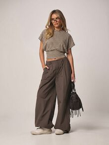 MISSGUIDED 条纹收腰露脐T恤，圆领短袖，休闲日常风格 - 咖啡棕 - 查看 5