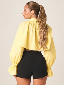 MISSGUIDED Blusa de muñeca corta de popelina con mangas abultadas de globo y cuello alto - Amarillo - View 3