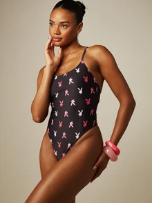 Missguided x Playboy 兔子图案印花圆领连体泳衣，配有可调节肩带，适合夏季海滩度假 - 彩色 - 查看 5