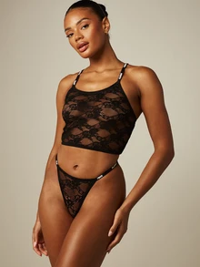 Missguided x Playboy 蕾丝丁字裤，带品牌标志腰带，花卉蕾丝细节，性感露臀内裤 - 黑色 - 查看 2