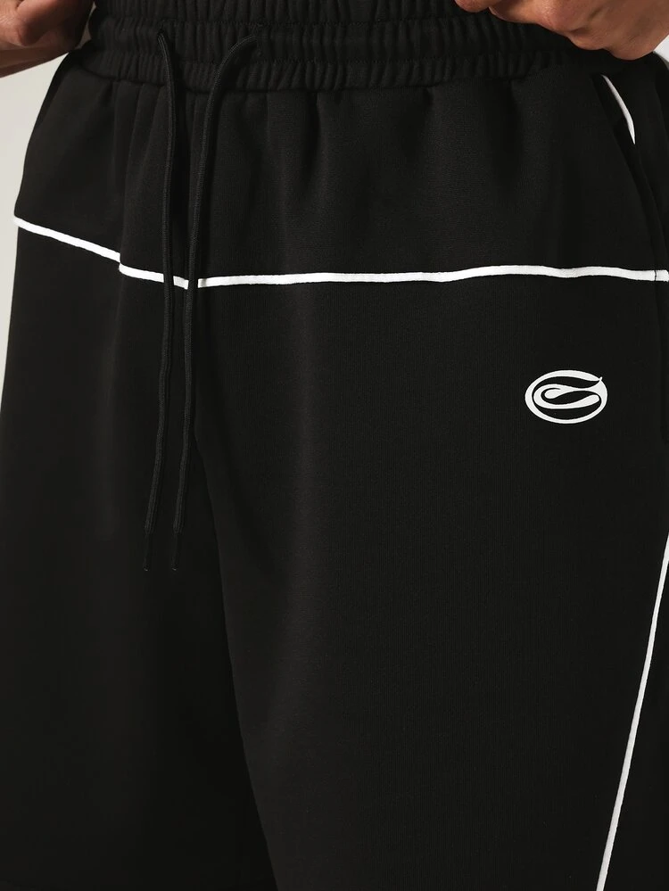Pantalones cortos con cordón y cintura elástica con ribete blanco contrastante y detalle de logo para uso casual diario