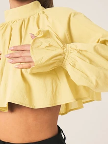 MISSGUIDED Blusa de muñeca corta de popelina con mangas abultadas de globo y cuello alto - Amarillo - View 2