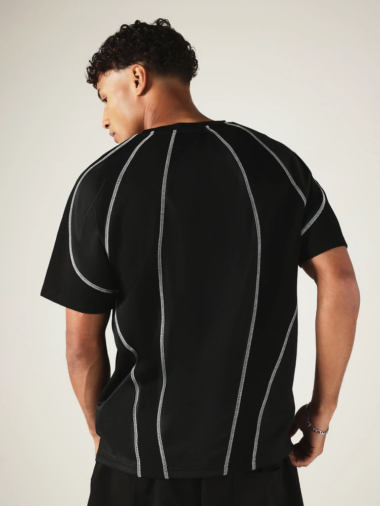T-shirt à col rond, manches courtes avec coutures contrastées et panneaux de couture incurvés
